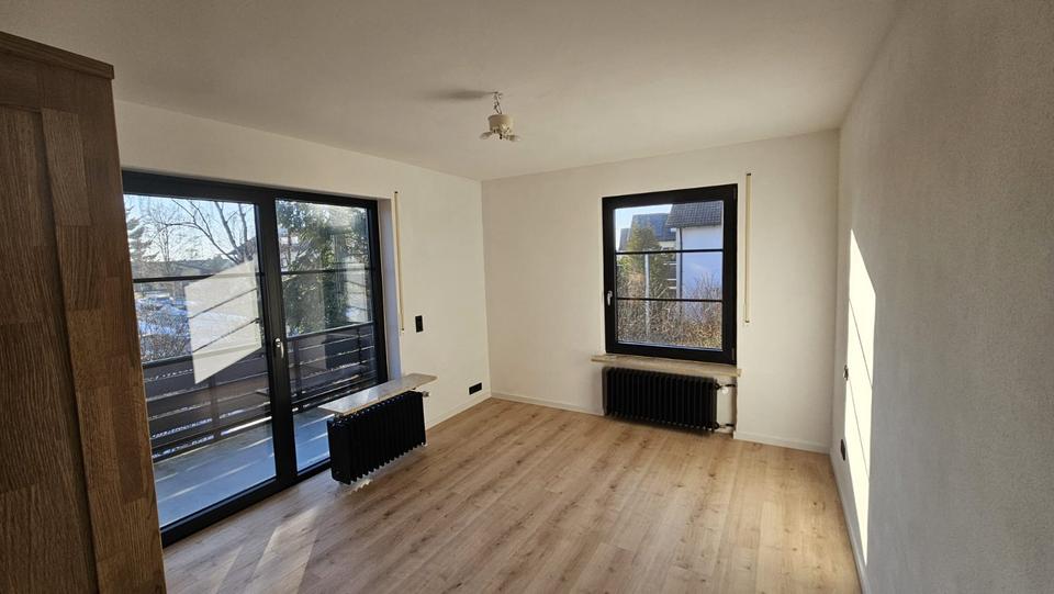 Einfamilienhaus Hof Christiansreuth - 8 Zimmer, 177 m&sup2;, 1.800&euro; | Angebot:24951328