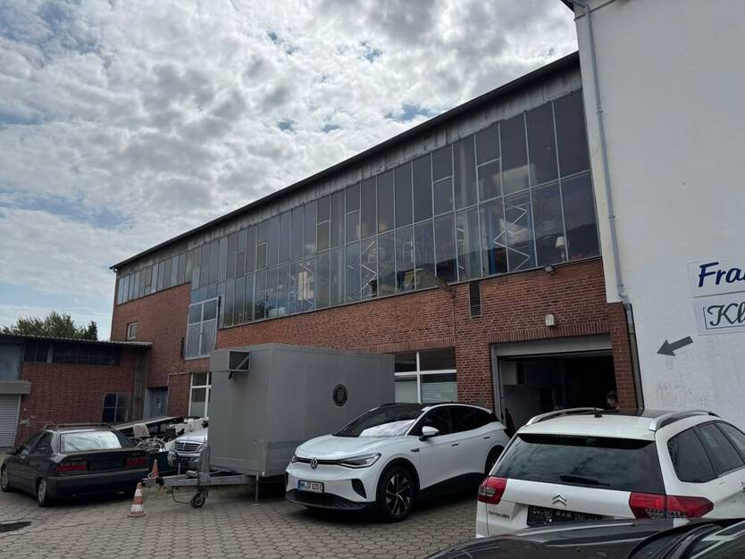 Gepflegte Lagerhalle mit Büroetage und rückseitig gelegenen Freifläche im Bezirk Eimsbüttel!