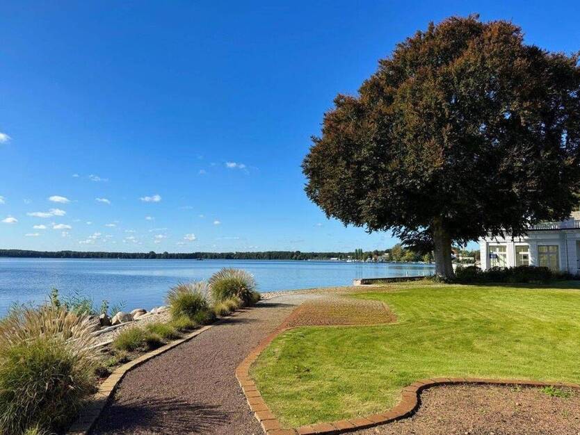 Exklusives EG-Apartment mit 186 m², Seeblick, Terrasse und Kamin direkt am Müggelsee 3 zimmer