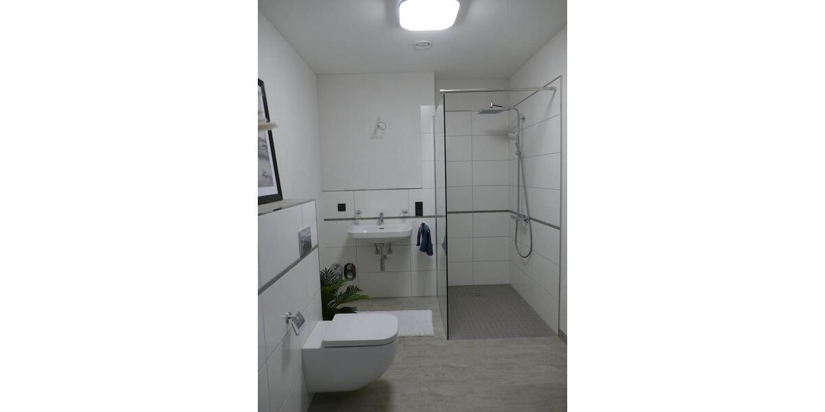 einmalige Terrassenwohnung mit Einbauküche ab 1.4.2026 2.5 zimmer