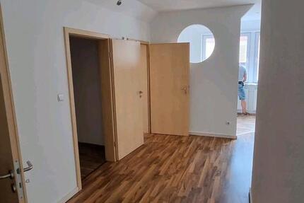 2 Zimmer Wohnung Terrasse und Stellplatz zimmer