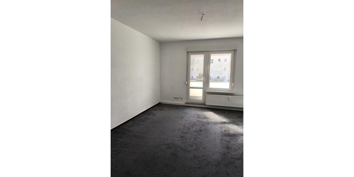 Etagenwohnung Groitzsch - 3 Zimmer, 70 m&sup2;, 440&euro; | Angebot:25804811