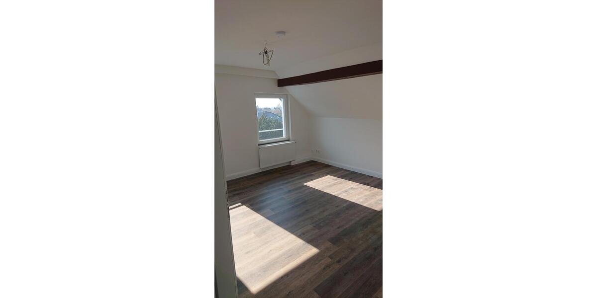 Dachgeschoßwohnung Nordenham - 3 Zimmer, 60 m&sup2;, 750&euro; | Angebot:25840541