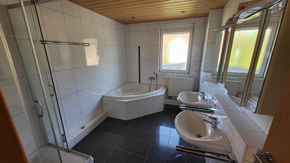 Doppelhaushälfte Kaiserslautern Bahnheim - 6 Zimmer, 246 m&sup2;, 2.040&euro; | Angebot:21981036