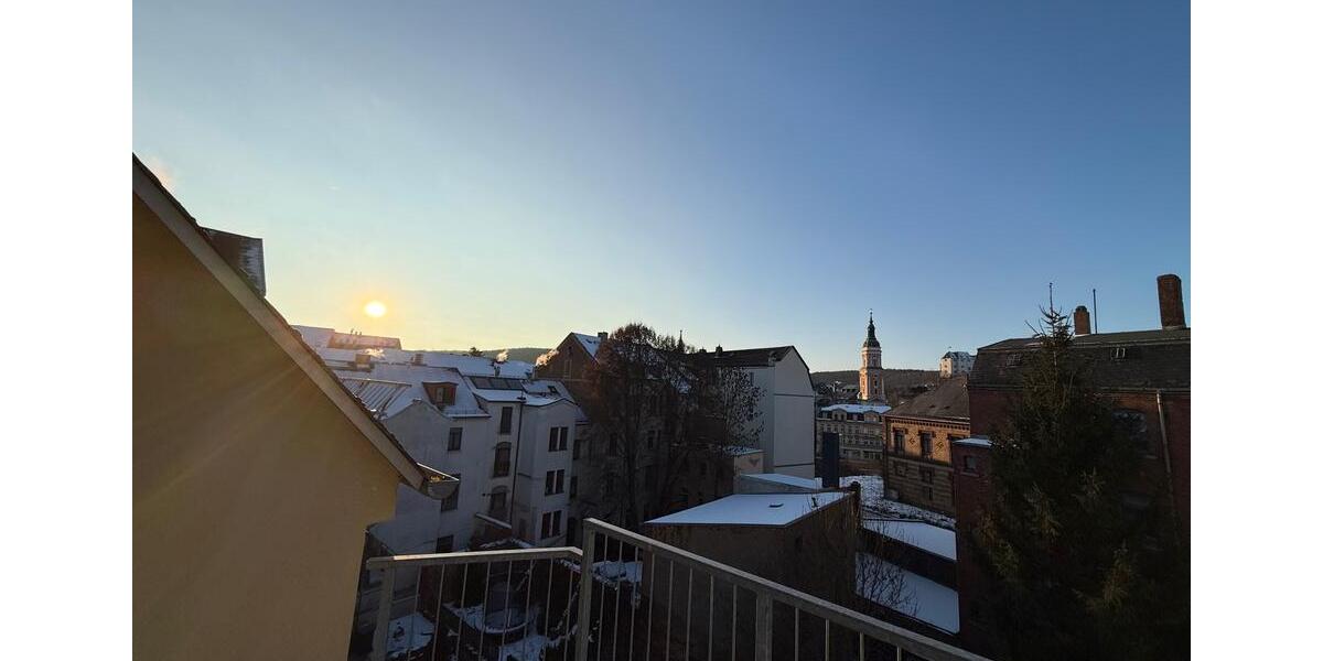 Wunderschöne 4-Raum-DG-Wohnung mit Balkon in Greiz direkt im Stadtzentrum 4 zimmer