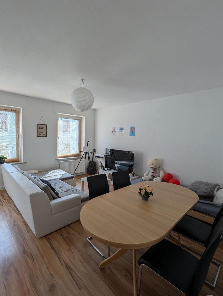 Liebevoll modernisierte 2-Zimmer Wohnung in zentraler Lage zimmer