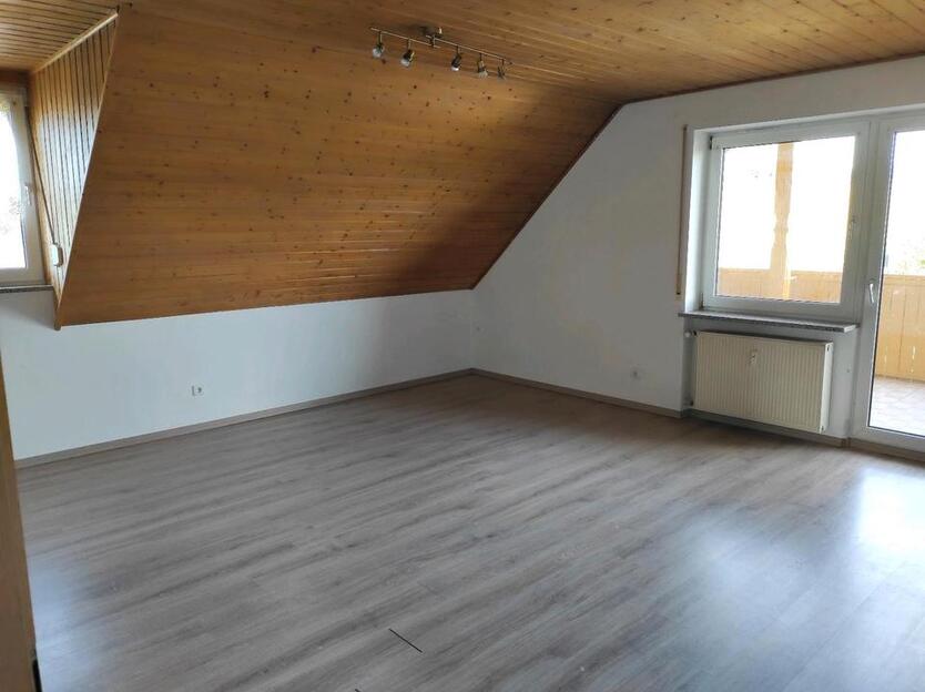 3-Zimmer Wohnung 90 qm DachWohnung mit großem Balkon