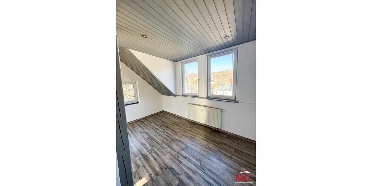 Dachgeschoßwohnung Oelsnitz (Erzgebirge) - 5 Zimmer, 95 m&sup2;, 550&euro; | Angebot:26152231