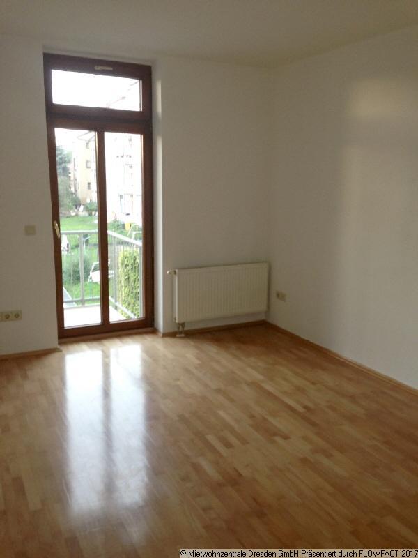 Schöne 3-R-Wohnung mit Balkon zur Hofseite!! Einbauküche möglich !!