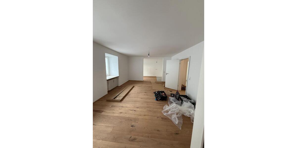 Nach Renovierung: Erstbezug in zentraler Lage inkl EBK 3 zimmer