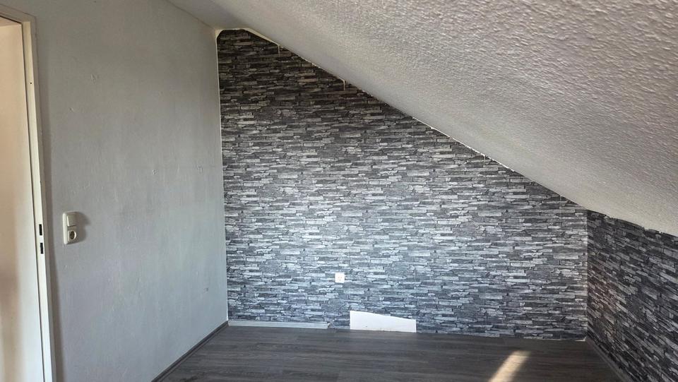 Dachgeschoßwohnung Hankensbüttel - 3.5 Zimmer, 77 m&sup2;, 500&euro; | Angebot:25874550