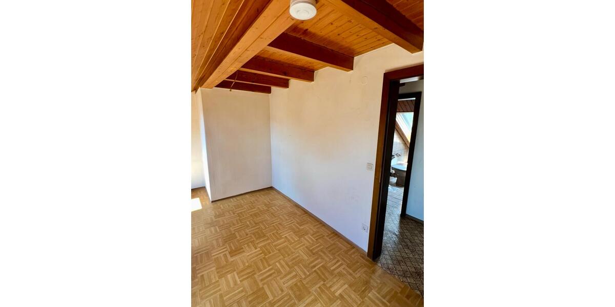 Dachgeschoßwohnung Neumarkt in der Oberpfalz Altenhof - 3 Zimmer, 42 m&sup2;, 495&euro; | Angebot:26024611