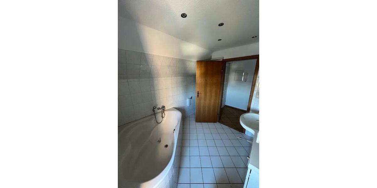 Dachgeschoßwohnung Strehla - 2 Zimmer, 50 m&sup2;, 300&euro; | Angebot:26553832