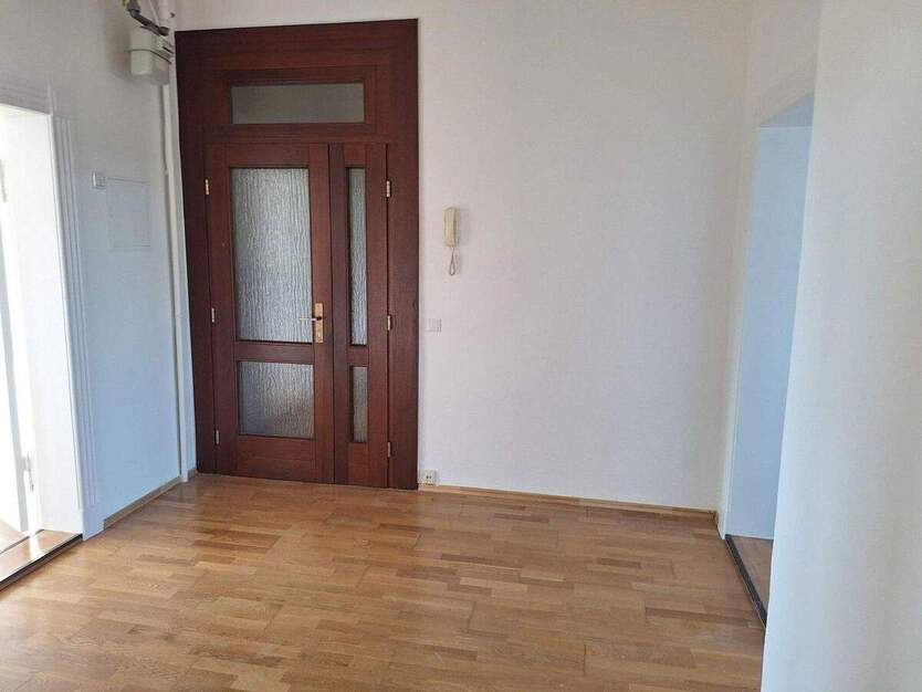 Großzügige, helle 5-Zimmer-Dachgeschosswohnung im Altbau - ruhige Lage mit Weitblick in Ammendorf 5 zimmer
