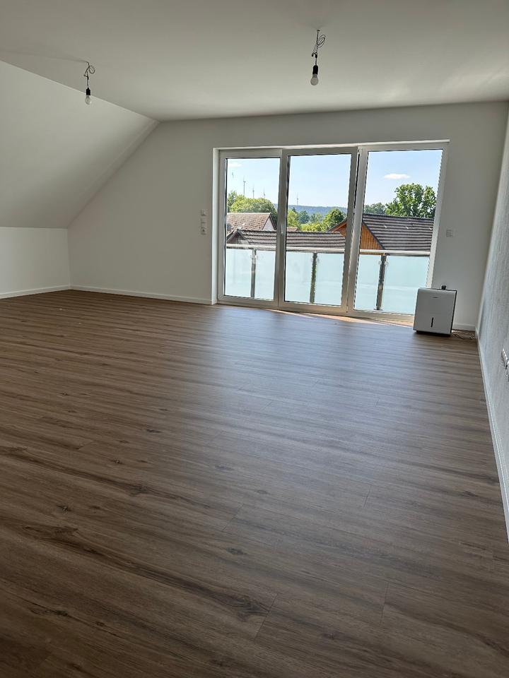 Exlusive 2-Zimmer-Dachgeschoßwohnung mit Balkon in Hummeltal