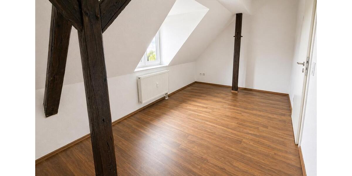 Dachgeschoßwohnung Merseburg - 4 Zimmer, 90 m&sup2;, 590&euro; | Angebot:26535293