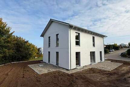 Haus zum Mieten in Oedheim 2.300 € 155 m² 5 zimmer