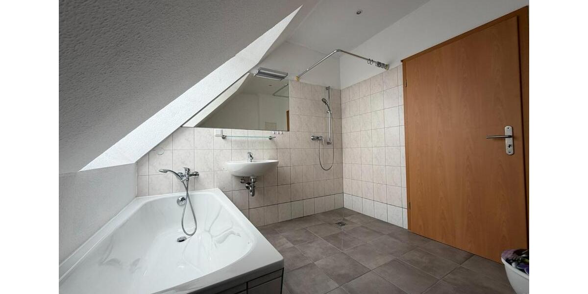 Dachgeschoßwohnung Merseburg - 3 Zimmer, 62 m&sup2;, 530&euro; | Angebot:26629518