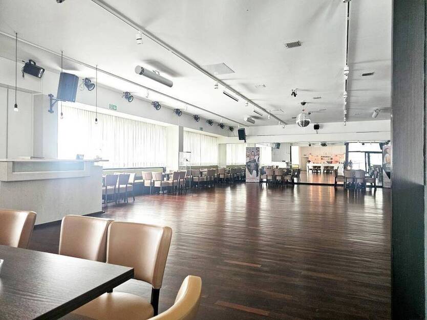 Im Zentrum von Remscheid – direkt am Friedrich-Ebert-Platz – Vielseitige Gewerbefläche mit separatem Eingang
