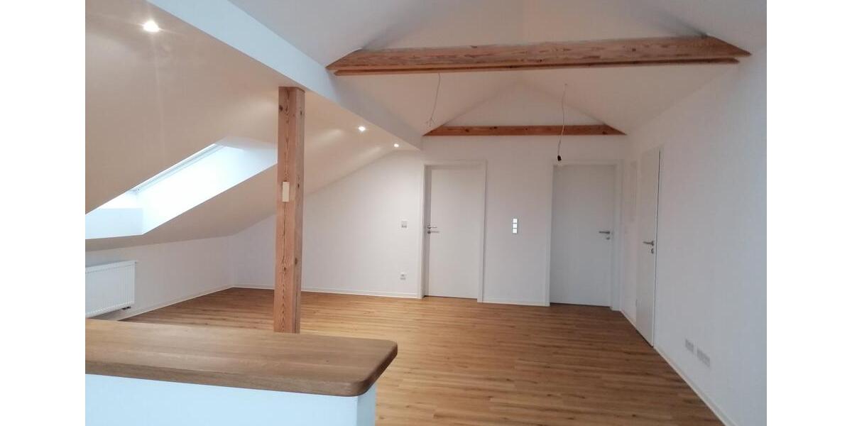 Neu ausgebaute, energetisch sanierte Dachgeschosswohnung 3 zimmer