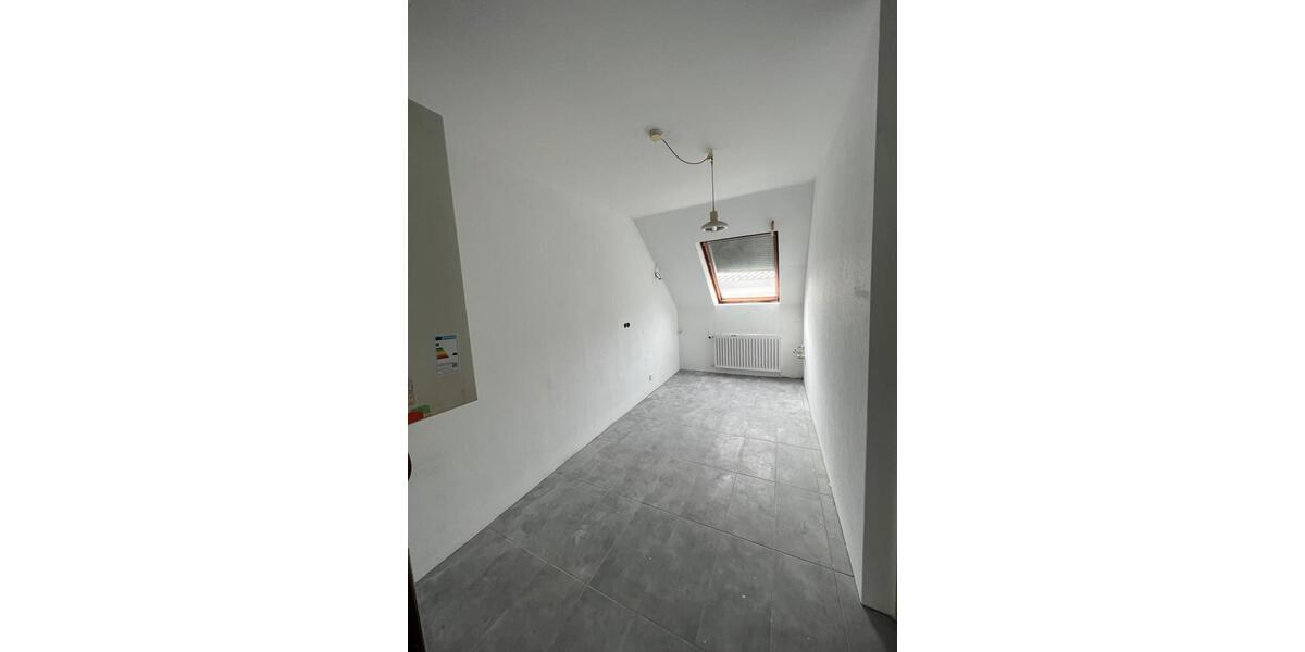 Dachgeschoßwohnung Kaiserslautern Betzenberg - 4 Zimmer, 100 m&sup2;, 950&euro; | Angebot:25313088