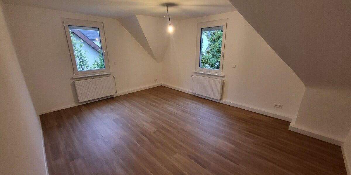 Sanierte Dachgeschosswohnung 3 zimmer