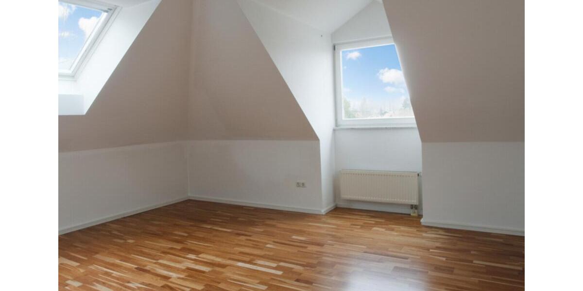 Dachgeschoßwohnung Feldafing - 3.5 Zimmer, 116 m&sup2;, 1.965&euro; | Angebot:26034001