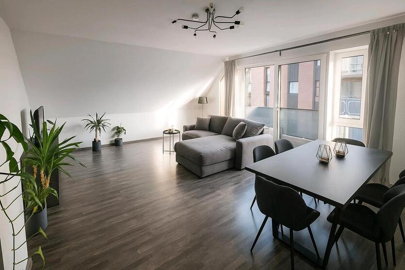 Sanierte 2-Zimmer Wohnung, Balkon, Einbauküche & TG Kleinenbroich zimmer