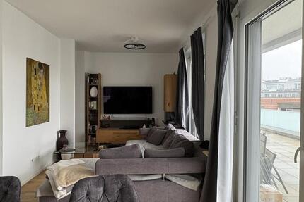 Top gelegene Penthouse-Wohnung mit Balkon und Einbauküche 3 zimmer