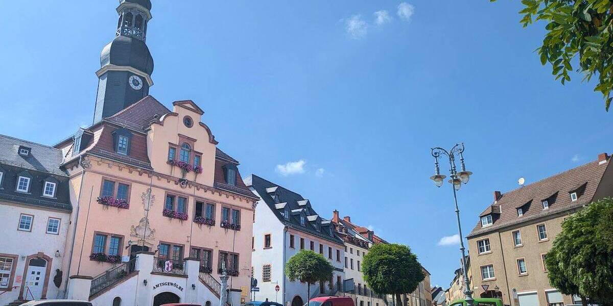 Etagenwohnung Waldenburg - 2 Zimmer, 75 m&sup2;, 300&euro; | Angebot:26758898