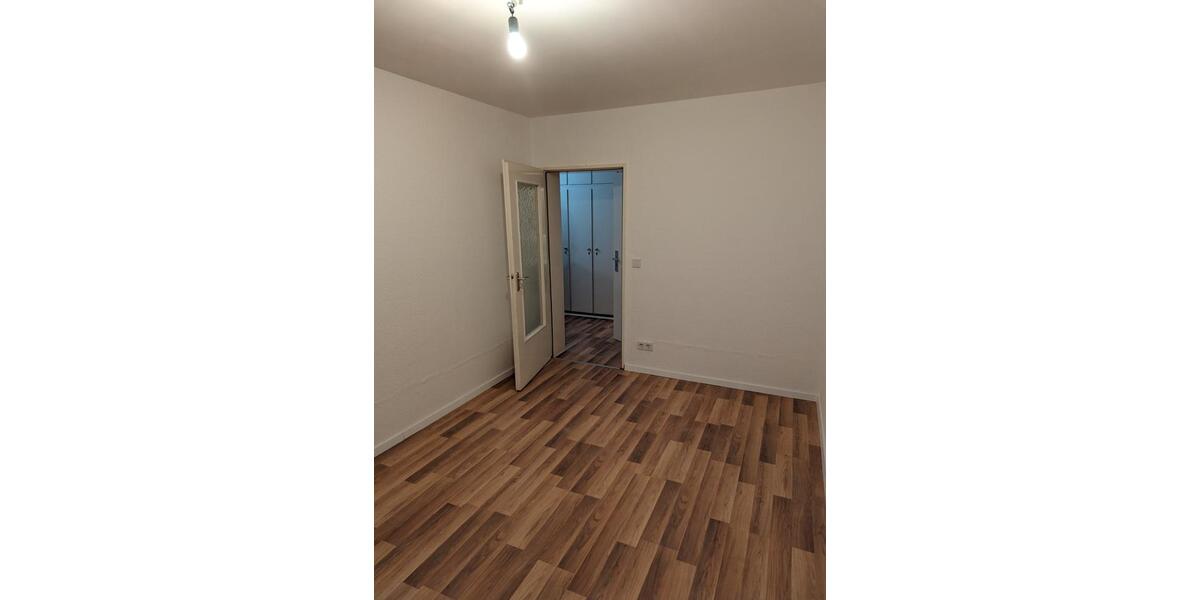 Etagenwohnung Wiesbaden Biebrich - 4 Zimmer, 96 m&sup2;, 1.400&euro; | Angebot:24946520