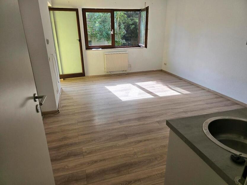 Helle 2-Zimmer-Wohnung mit Terrasse, Einbauküche & Stellplatz
