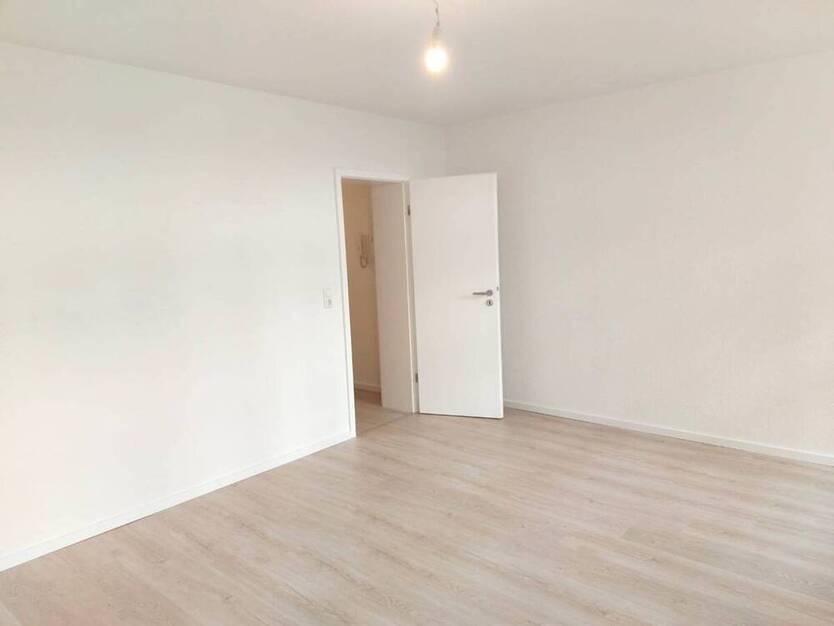 renovierte, helle 1 Zimmer Wohnung in guter Lage von Dresden Neustadt in gepflegtem Wohnhaus