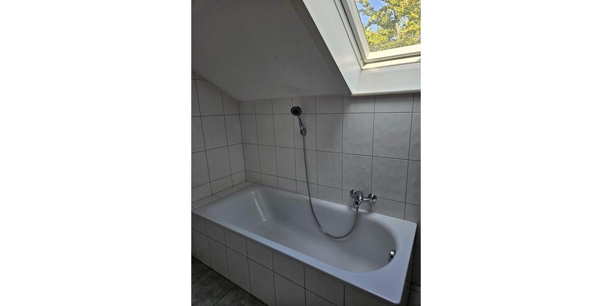 Ruhige, schöne 2 Zimmer Dachgeschosswohnung 2 zimmer