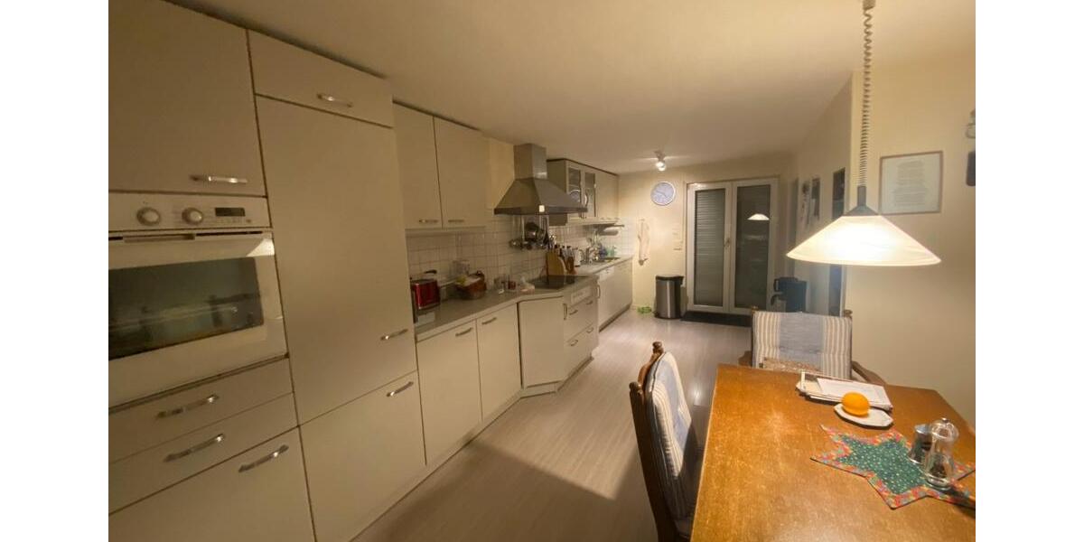 Etagenwohnung Neukirchen - 3 Zimmer, 230 m&sup2;, 850&euro; | Angebot:25991900