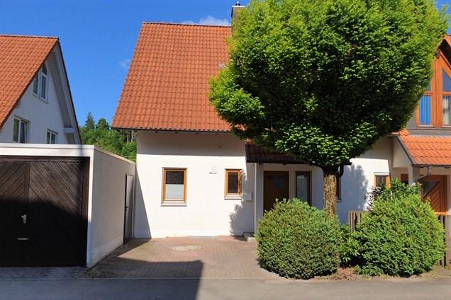 Albstadt; Großzügige Doppelhaushälfte mit Garten, Garage zw. Stadtmitte & Gymnasium 6 zimmer