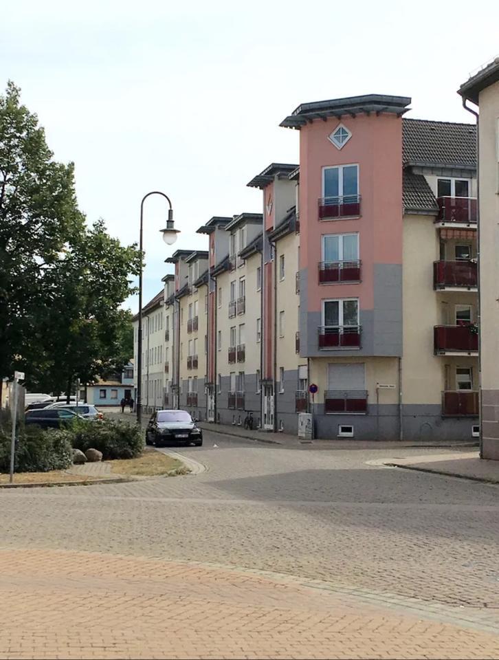 Vermiete 3 Raum Wohnung mit Stellplatz und Balkon