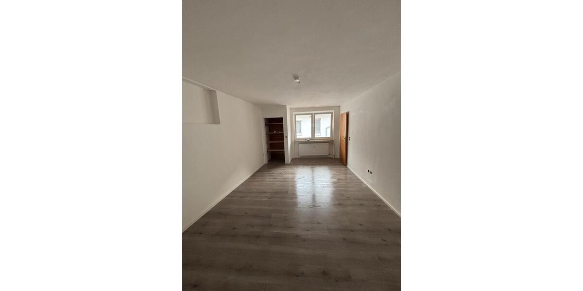 Etagenwohnung Butzbach - 6 Zimmer, 180 m&sup2;, 1.980&euro; | Angebot:26606603