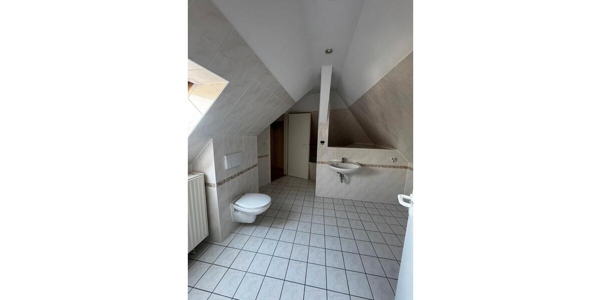 Dachgeschoßwohnung Wittenberge - 4 Zimmer, 100 m&sup2;, 880&euro; | Angebot:26661350