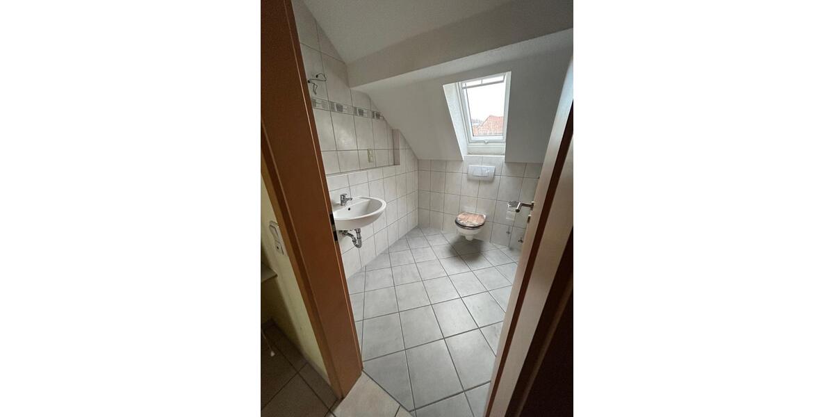 Dachgeschoßwohnung Niedenstein - 4 Zimmer, 94 m&sup2;, 600&euro; | Angebot:25340606