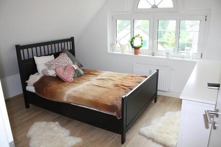 Stilvolle 3-Zimmer-Altbauwohnung mit offener Galerie –Tolle Wohnatmosphäre in ruhiger Lage zimmer