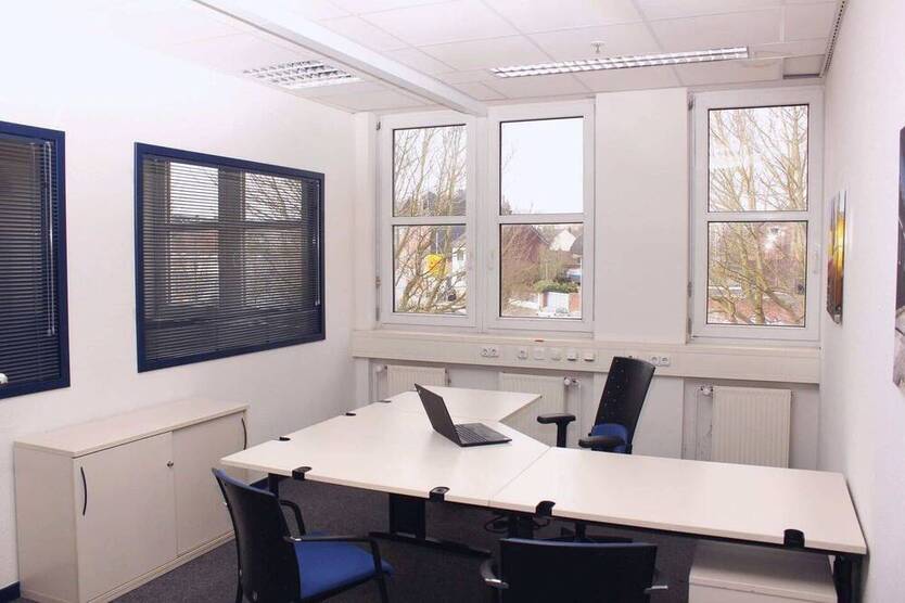Moderne Büroräume und Arbeitsplätze im Hallenkomplex - All-in-Miete
