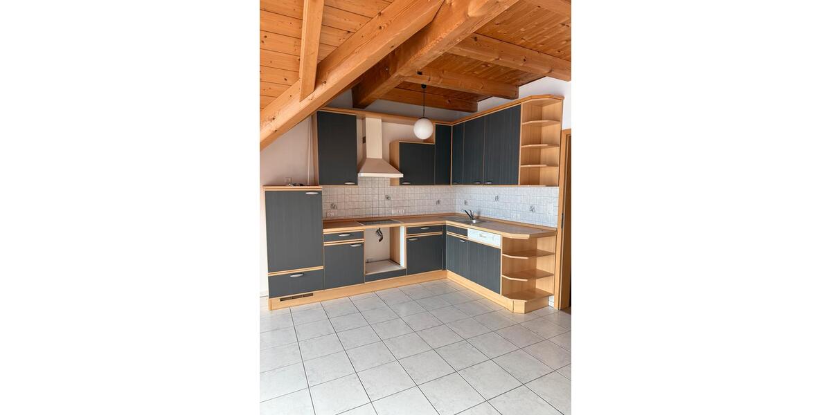 Dachgeschoßwohnung Ergolding - 5 Zimmer, 130 m&sup2;, 1.665&euro; | Angebot:26269095