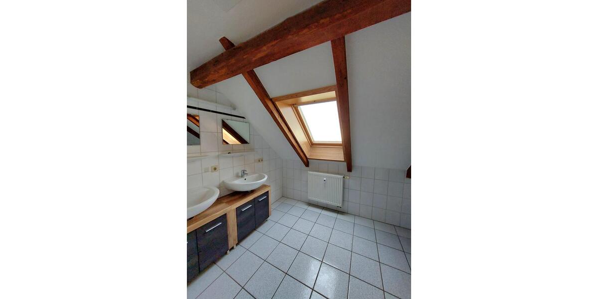 Dachgeschoßwohnung Großröhrsdorf - 3 Zimmer, 66 m&sup2;, 529&euro; | Angebot:24592773