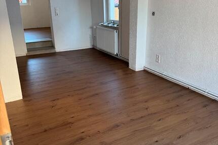 Geräumiges 3-Stöckiges Haus : 4-5 Zimmer, in Beerfelden zimmer