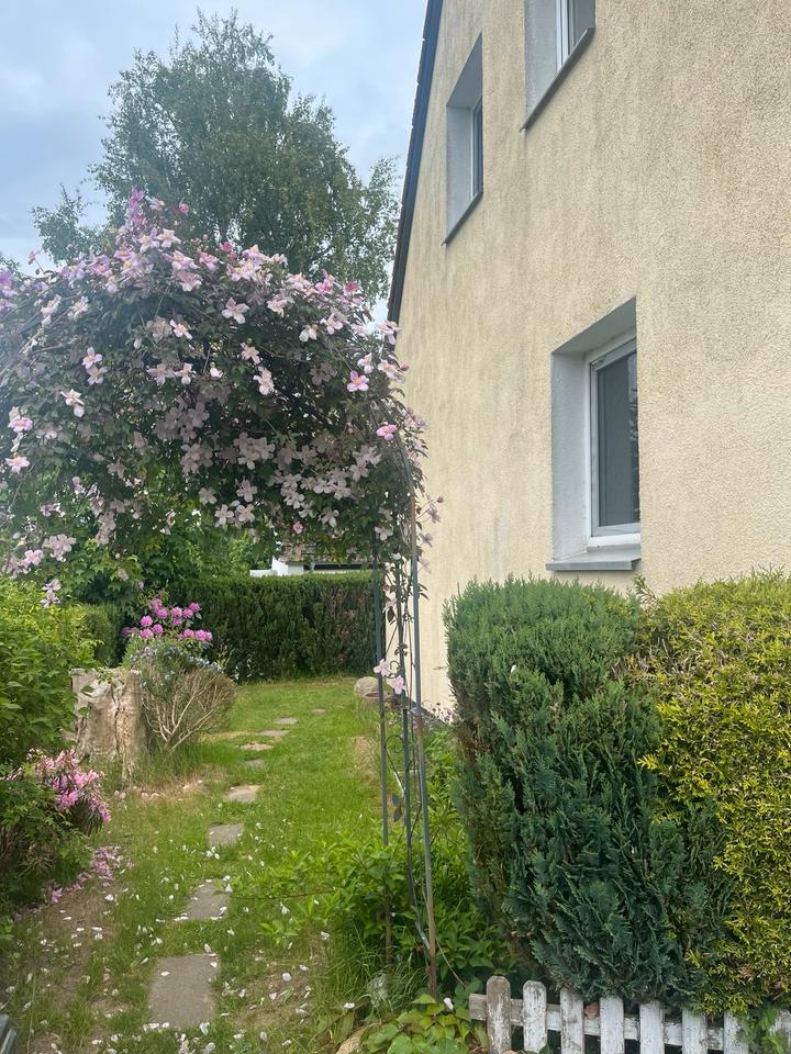 Schöne DHH im Studio Look 100qm ideal für 2 Personen mit Garten