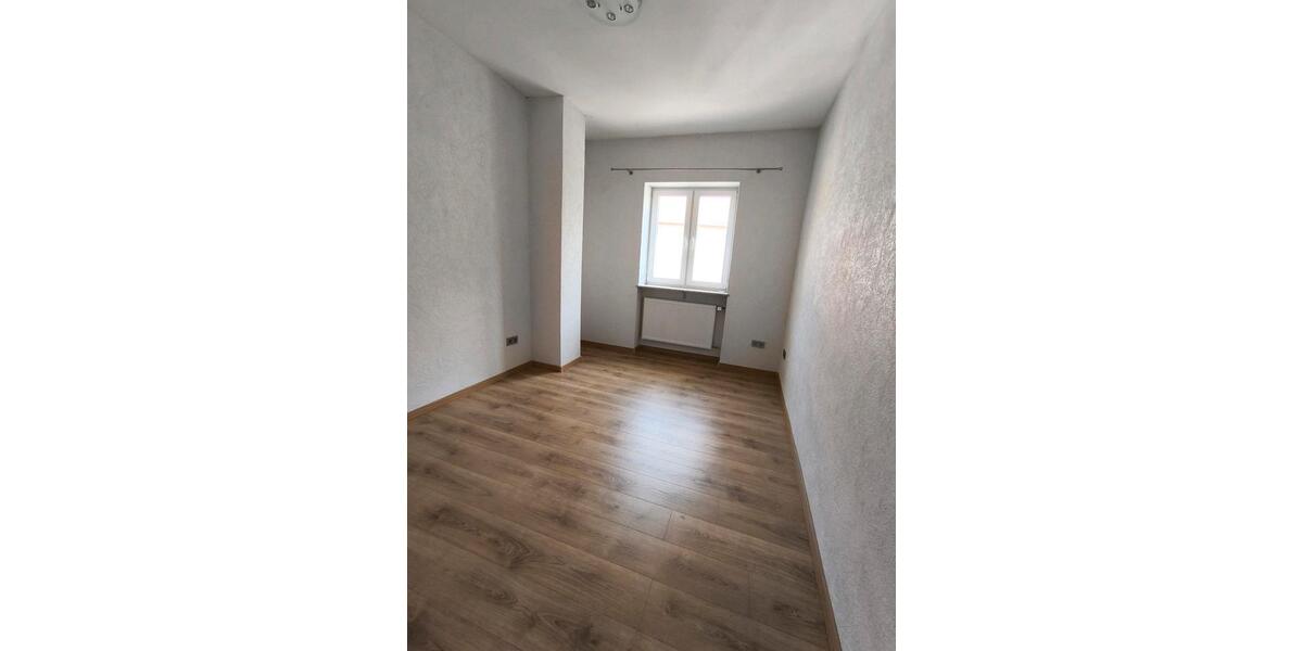 Einfamilienhaus Waldböckelheim - 8 Zimmer, 165 m&sup2;, 1.550&euro; | Angebot:26139931