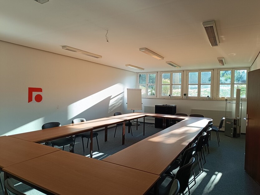 Vielseitig nutzbare Gewerbefläche in Ainring - frei ab sofort - Parkplätze vorhanden 7 zimmer