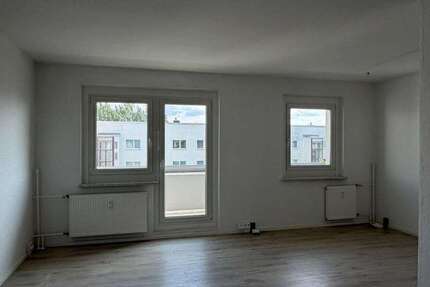 Wohnung Berlin Hellersdorf - 3 Zimmer, 70 m&sup2;, 849&euro; | Angebot:27272498