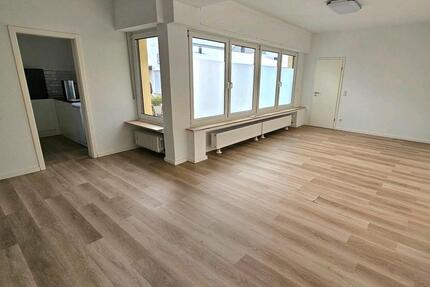 Büro-Praxisräume im Erdgeschoss, Zweiparteienhaus, Leichlingen zimmer